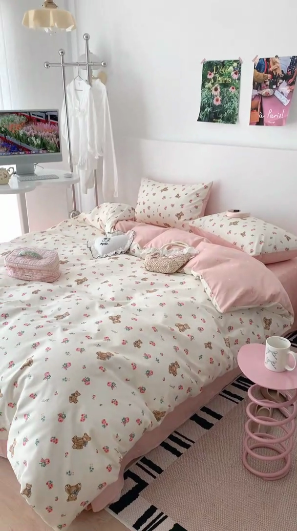 91家纺网 家纺一手货源 找家纺 昔可家纺 2023新款全棉怦然心动小花系列四件套 玫瑰小熊公仔