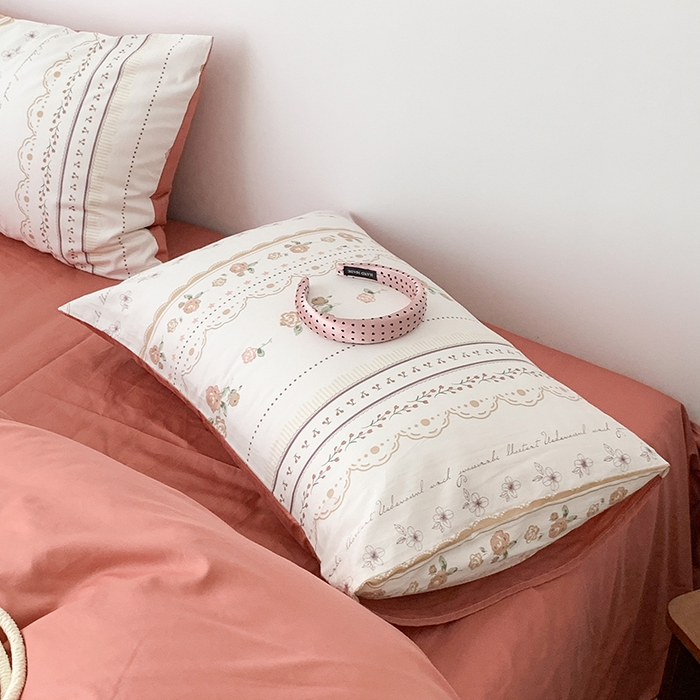 91家纺网 家纺一手货源 找家纺 昔可家纺 2023新款全棉怦然心动小花系列四件套 英国梨与小苍兰