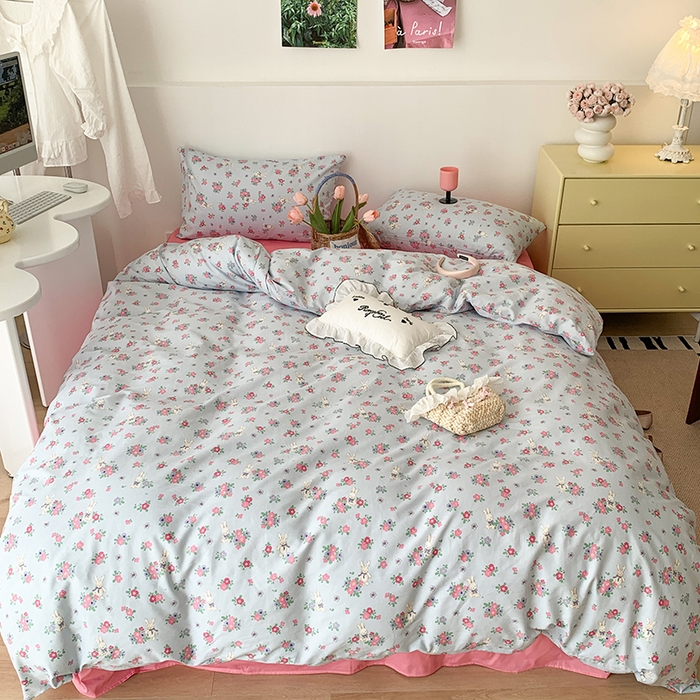 91家纺网 家纺一手货源 找家纺 昔可家纺 2023新款全棉怦然心动小花系列四件套 蓝底花奶油兔