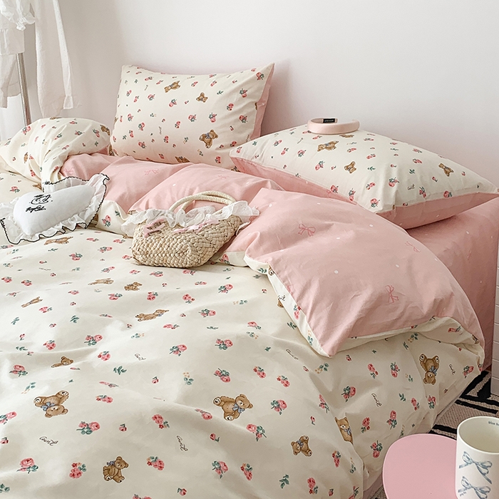 91家纺网 家纺一手货源 找家纺 昔可家纺 2023新款全棉怦然心动小花系列四件套 玫瑰小熊公仔