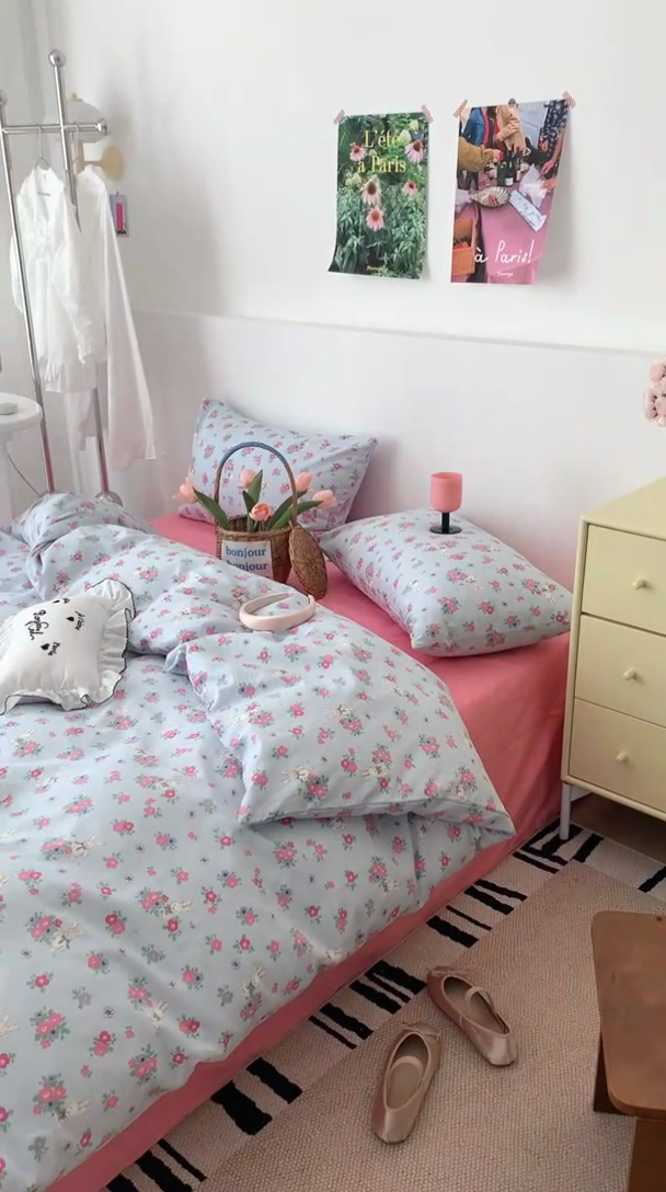 91家纺网 家纺一手货源 找家纺 昔可家纺 2023新款全棉怦然心动小花系列四件套 蓝底花奶油兔