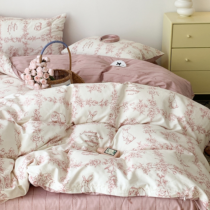 91家纺网 家纺一手货源 找家纺 昔可家纺 2023新款全棉怦然心动小花系列四件套 素描兔兔