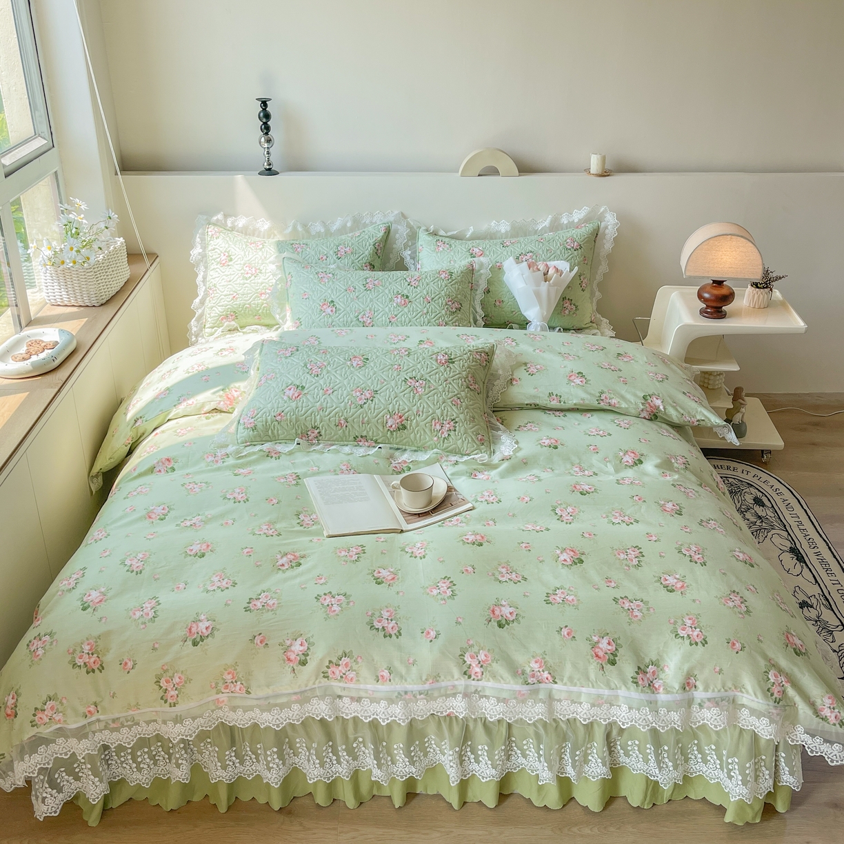 91家纺网 家纺一手货源 找家纺 添越2024小清新韩版蕾丝款花边纯棉夹棉床盖三件套全棉 芊芊花园蕾丝款