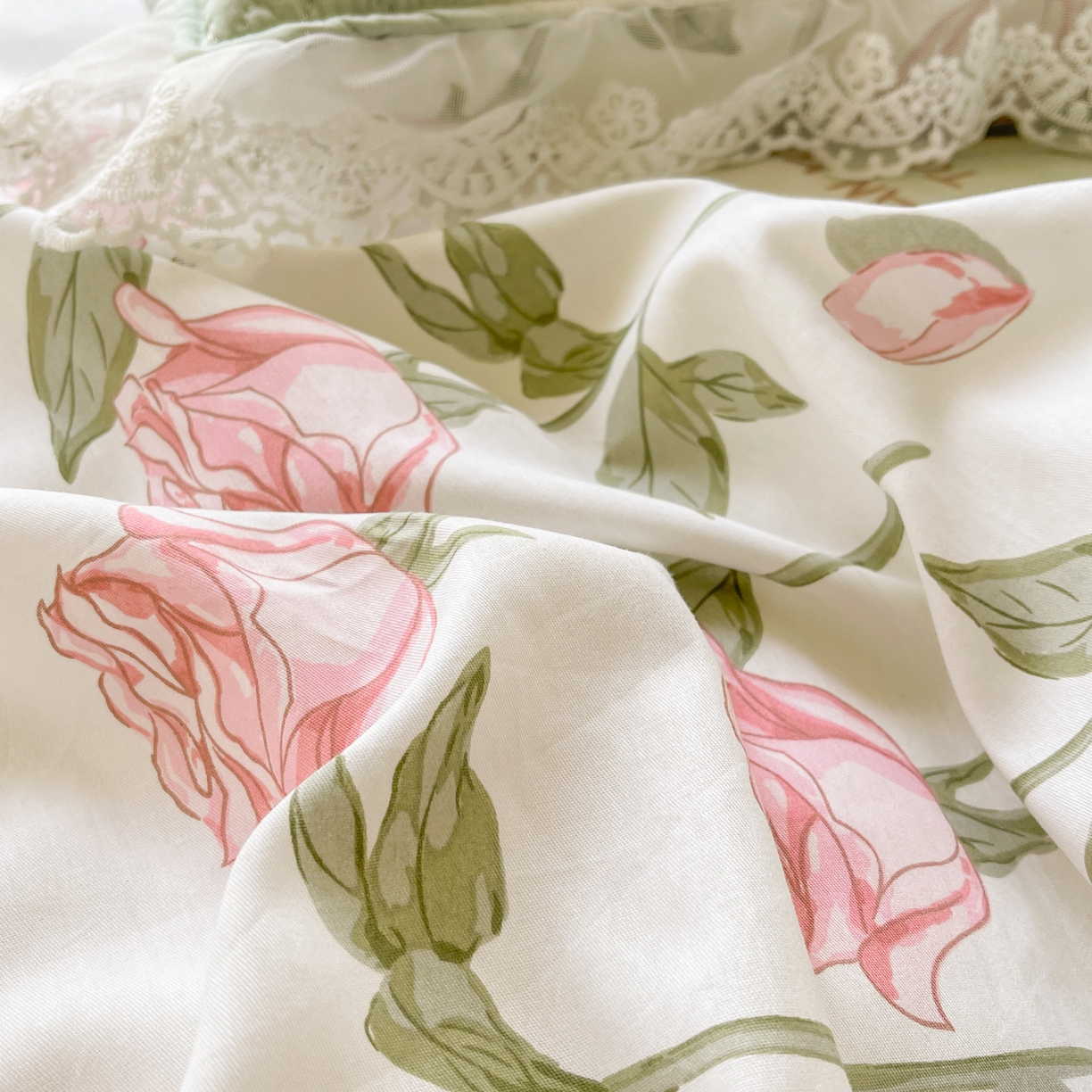 91家纺网 家纺一手货源 找家纺 添越2024小清新韩版蕾丝款花边纯棉夹棉床盖三件套全棉 玫瑰之约蕾丝款