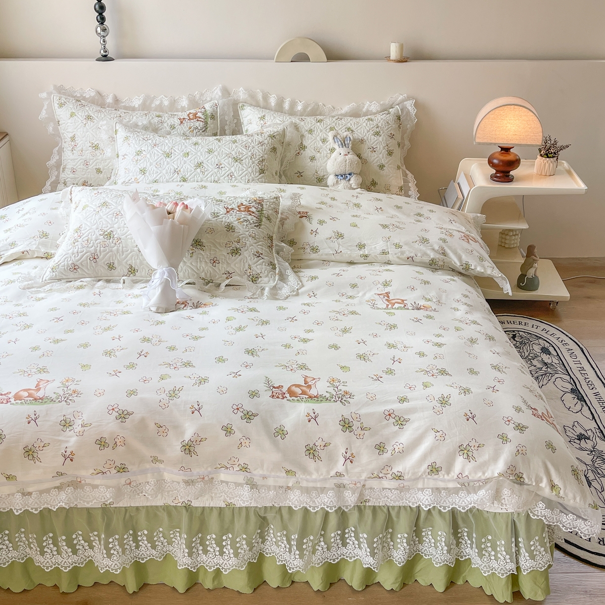 91家纺网 家纺一手货源 找家纺 添越2024小清新韩版蕾丝款花边纯棉夹棉床盖三件套全棉 森林仙境蕾丝款