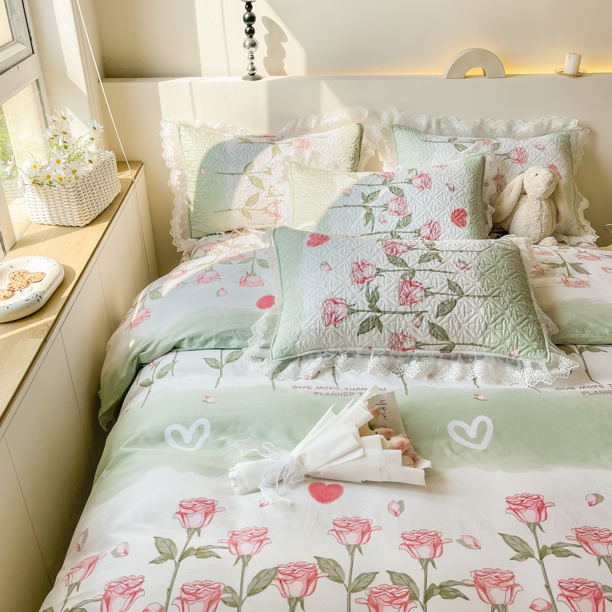 91家纺网 家纺一手货源 找家纺 添越2024小清新韩版蕾丝款花边纯棉夹棉床盖三件套全棉 玫瑰之约蕾丝款