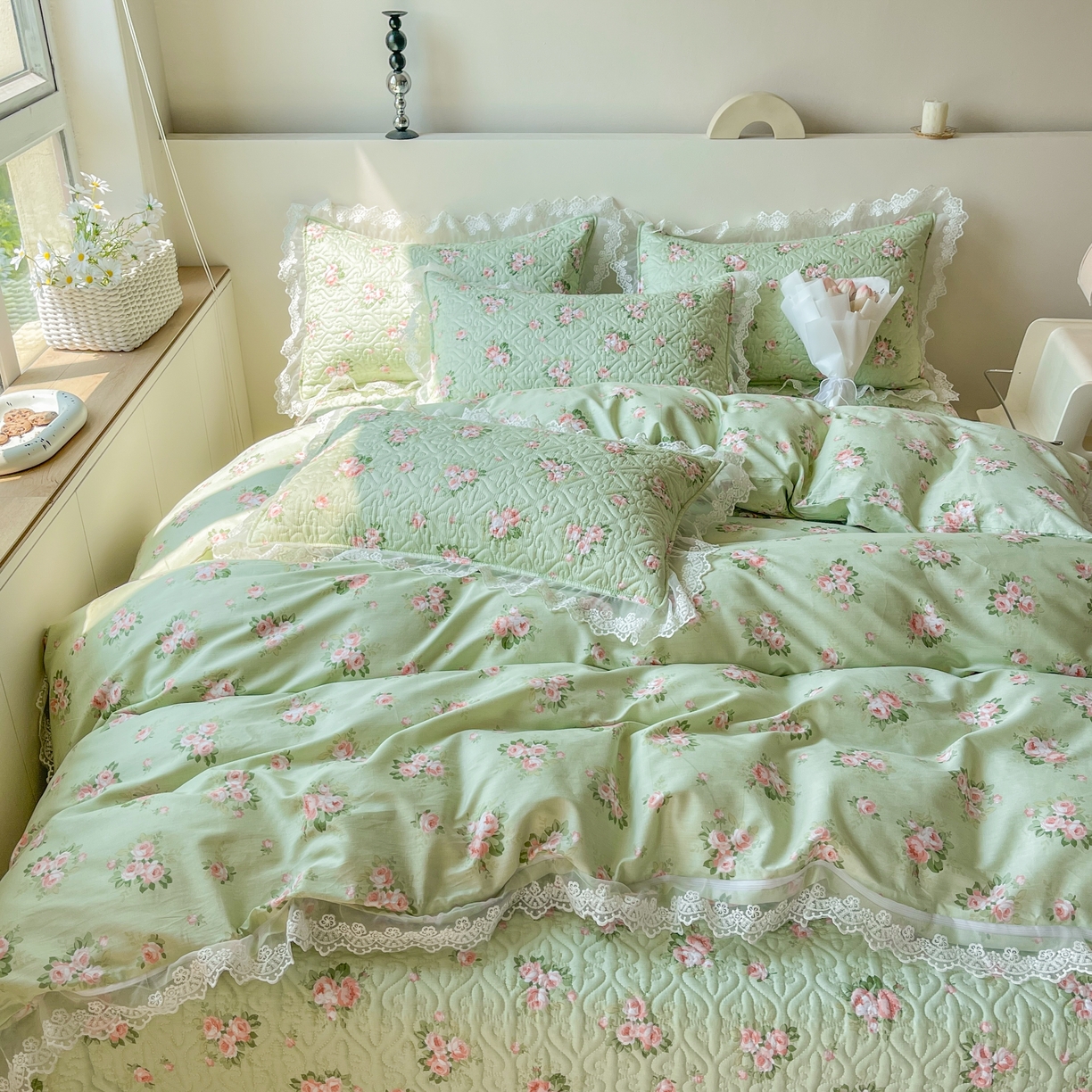 91家纺网 家纺一手货源 找家纺 添越2024小清新韩版蕾丝款花边纯棉夹棉床盖三件套全棉 芊芊花园蕾丝款