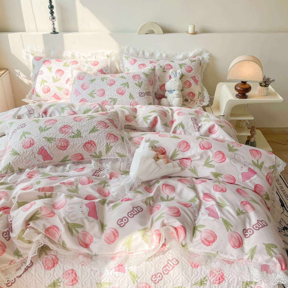 91家纺网 家纺一手货源 找家纺 添越2024小清新韩版蕾丝款花边纯棉夹棉床盖三件套全棉 花仙兔 蕾丝款