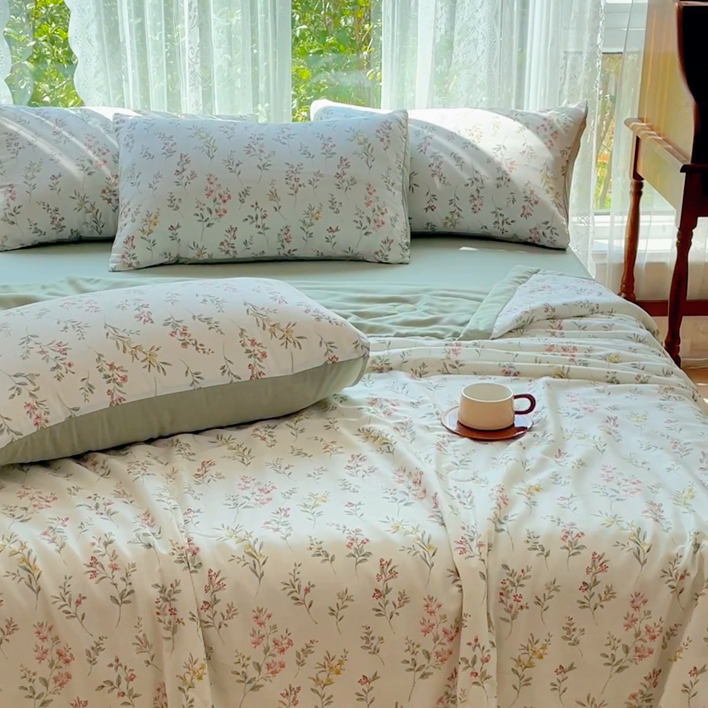 91家纺网 家纺一手货源 找家纺 千朵 2023新款冰激凌莱赛尔纤维系列夏被四件套 伊恬