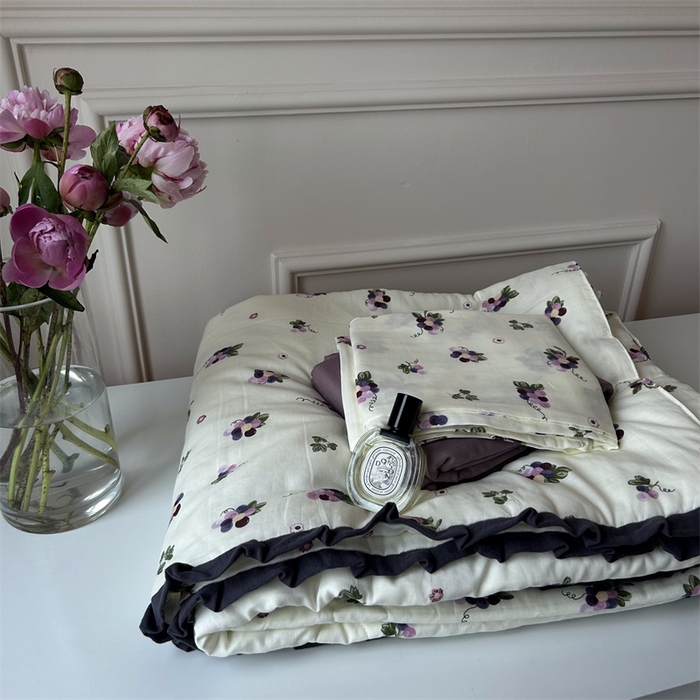 91家纺网 家纺一手货源 找家纺 源启生活 2023春夏新品皱皱纱花边款双层纱夏被 葡萄紫