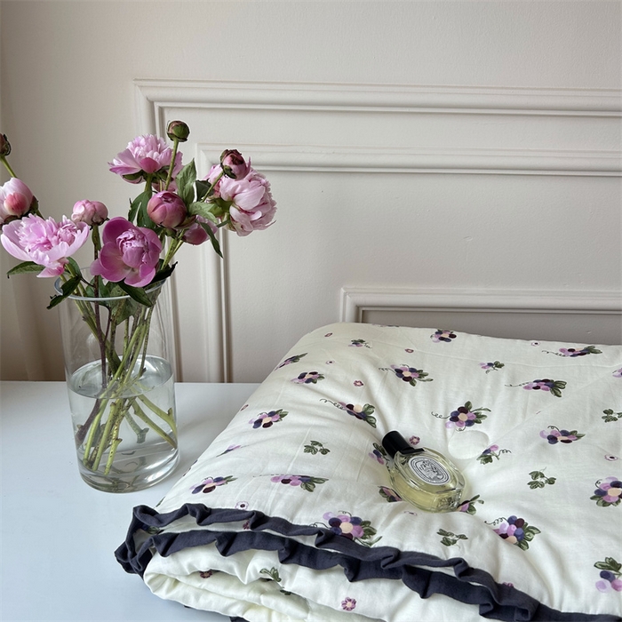 91家纺网 家纺一手货源 找家纺 源启生活 2023春夏新品皱皱纱花边款双层纱夏被 葡萄紫