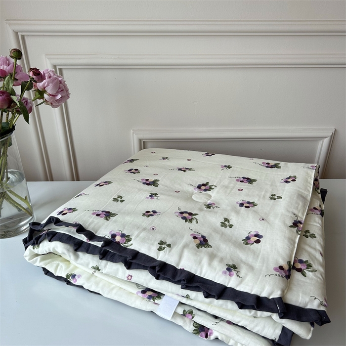 91家纺网 家纺一手货源 找家纺 源启生活 2023春夏新品皱皱纱花边款双层纱夏被 葡萄紫