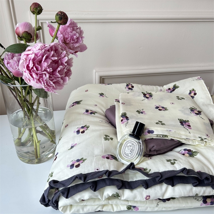 91家纺网 家纺一手货源 找家纺 源启生活 2023春夏新品皱皱纱花边款双层纱夏被 葡萄紫