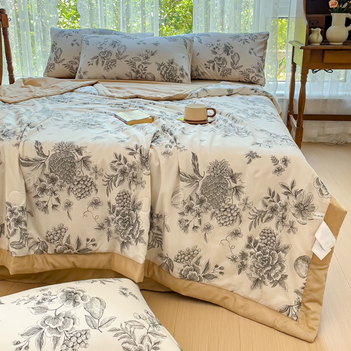 91家纺网 家纺一手货源 找家纺 千朵 2023新款冰激凌莱赛尔纤维系列夏被四件套 恋馨黑