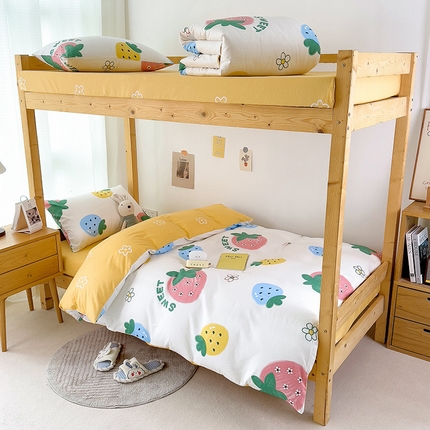 芃成家纺 2023新款全棉13070卡通印花学生三件套 草莓之恋