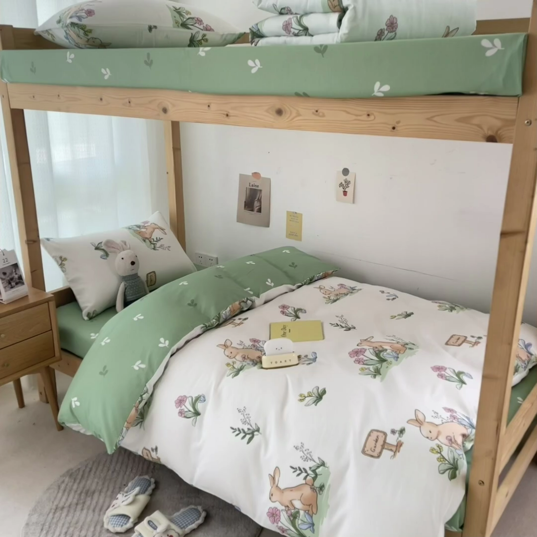 91家纺网 家纺一手货源 找家纺 芃成家纺 2023新款全棉13070卡通印花学生三件套 花园兔