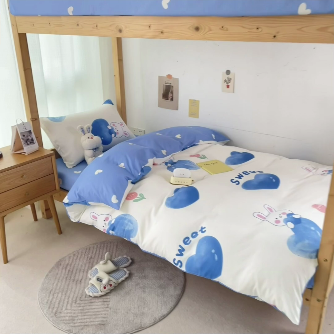 91家纺网 家纺一手货源 找家纺 芃成家纺 2023新款全棉13070卡通印花学生三件套 开心兔