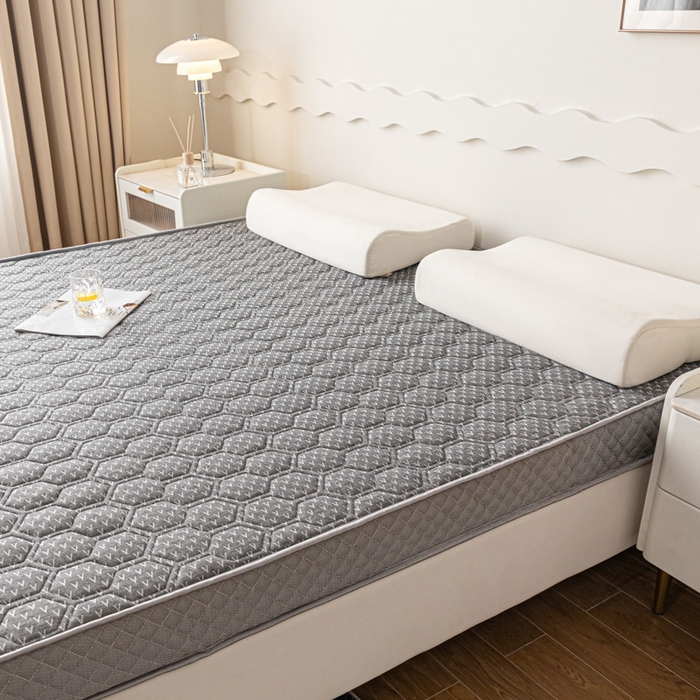 91家纺网 家纺一手货源 找家纺 元昊床垫 2025新款乳胶+D25高密度海绵床垫刺绣晚安小熊6公分9公分（永不塌陷）软硬适中 小熊暖灰（6cm）