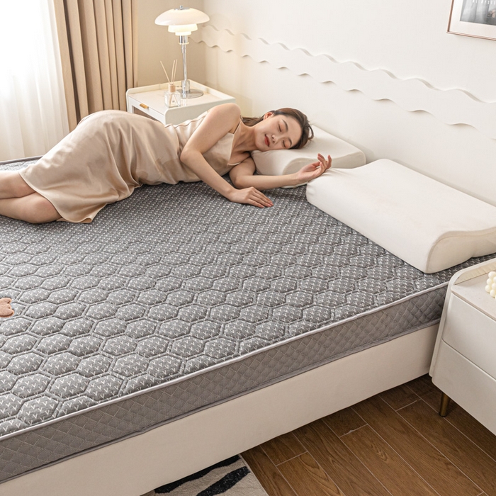 91家纺网 家纺一手货源 找家纺 元昊床垫 2025新款乳胶+D25高密度海绵床垫刺绣晚安小熊6公分9公分（永不塌陷）软硬适中 小熊暖灰（6cm）