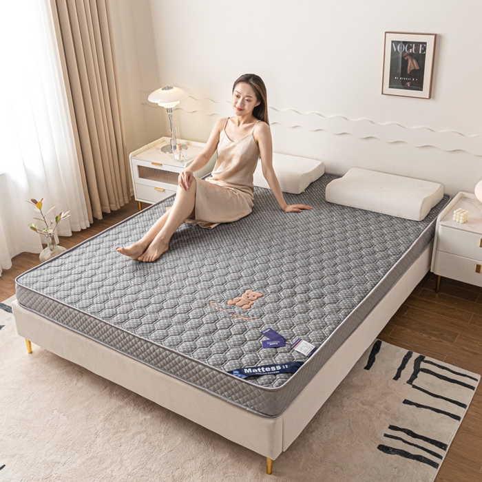 91家纺网 家纺一手货源 找家纺 元昊床垫 2025新款乳胶+D25高密度海绵床垫刺绣晚安小熊6公分9公分（永不塌陷）软硬适中 小熊暖灰（6cm）