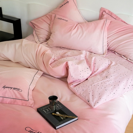 91家纺网 家纺一手货源 找家纺 帅露家纺 2023新款渐变磨毛绣花四件套--过江寒系列 过江寒-粉