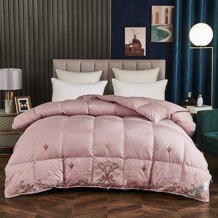 91家纺网 家纺一手货源 找家纺 （总）御眠纺 2024新款柔赛丝95白鹅绒被芯绣花款双人羽绒被