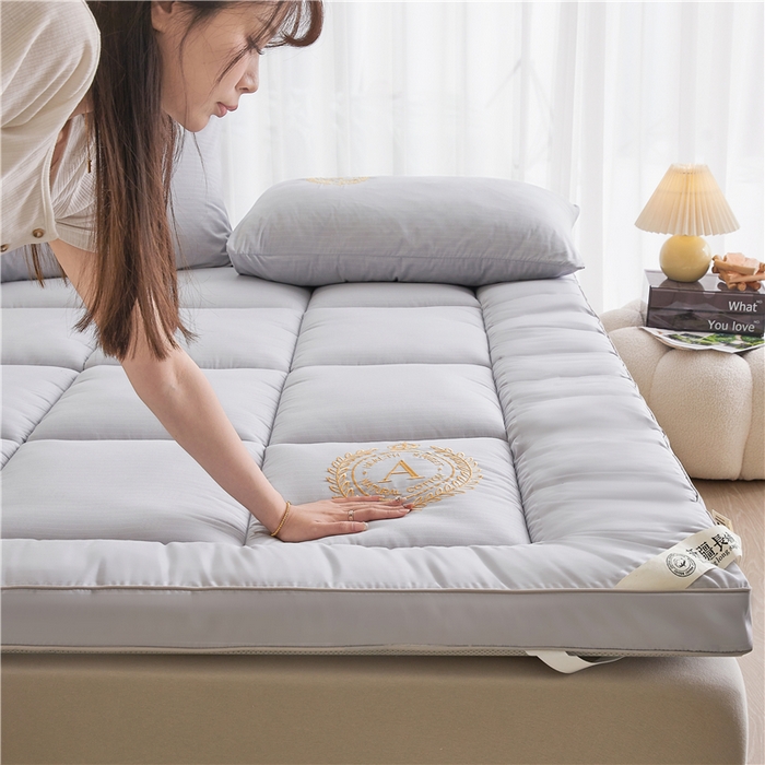 91家纺网 家纺一手货源 找家纺 美梦里A类刺绣新疆棉花五星级酒店大豆纤维软床垫床褥子 星辰灰6公分加厚