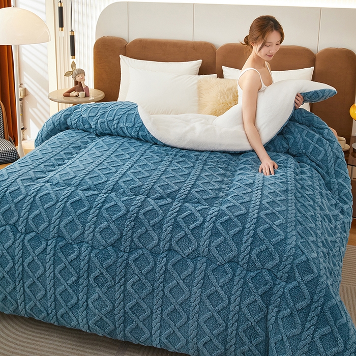 91家纺网 家纺一手货源 找家纺 牛魔王 2023新款加厚塔芙绒冬被牛奶绒羊羔绒被子北极绒被芯 宝石蓝