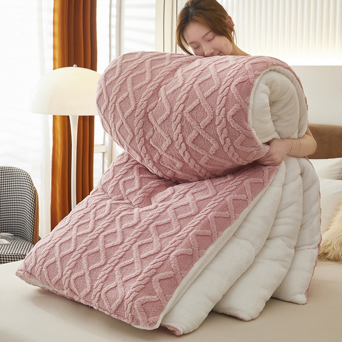 91家纺网 家纺一手货源 找家纺 牛魔王 2023新款加厚塔芙绒冬被牛奶绒羊羔绒被子北极绒被芯 浅粉色