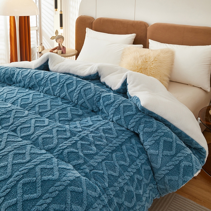 91家纺网 家纺一手货源 找家纺 牛魔王 2023新款加厚塔芙绒冬被牛奶绒羊羔绒被子北极绒被芯 宝石蓝