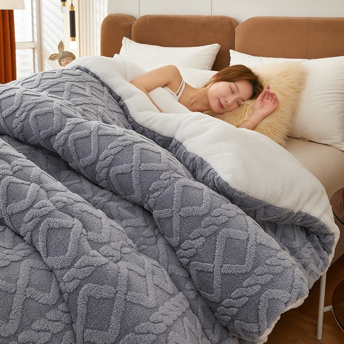 91家纺网 家纺一手货源 找家纺 牛魔王 2023新款加厚塔芙绒冬被牛奶绒羊羔绒被子北极绒被芯 典雅灰