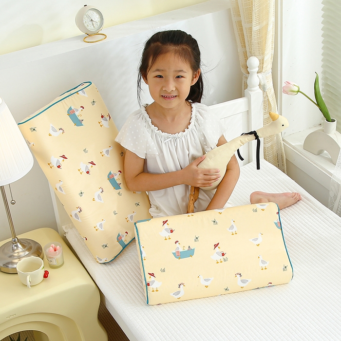 91家纺网 家纺一手货源 找家纺 良佐生活 2023新款A类全棉儿童乳胶枕头枕芯 加油鸭