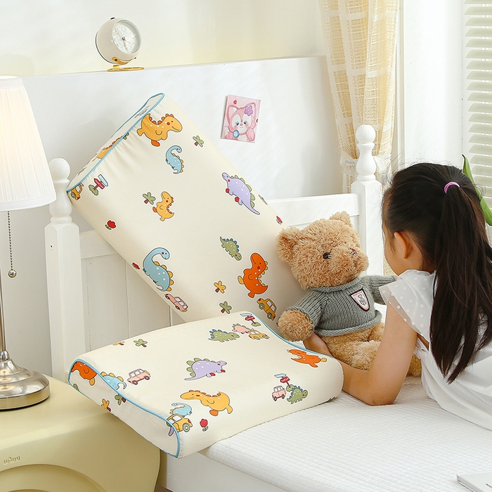 91家纺网 家纺一手货源 找家纺 良佐生活 2023新款A类全棉儿童乳胶枕头枕芯 恐龙家族