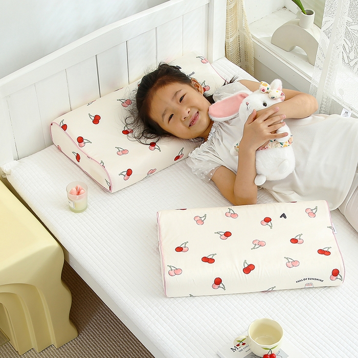 91家纺网 家纺一手货源 找家纺 良佐生活 2023新款A类全棉儿童乳胶枕头枕芯 小樱桃