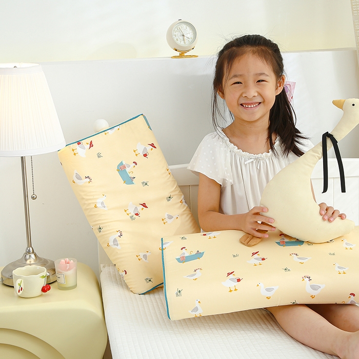 91家纺网 家纺一手货源 找家纺 良佐生活 2023新款A类全棉儿童乳胶枕头枕芯 加油鸭