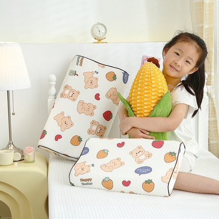 91家纺网 家纺一手货源 找家纺 良佐生活 2023新款A类全棉儿童乳胶枕头枕芯 草莓熊