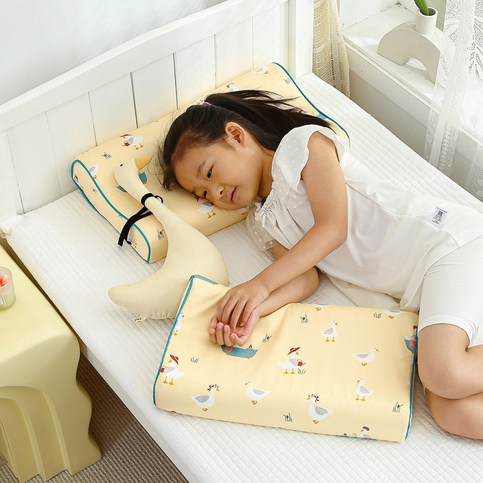 91家纺网 家纺一手货源 找家纺 良佐生活 2023新款A类全棉儿童乳胶枕头枕芯 加油鸭