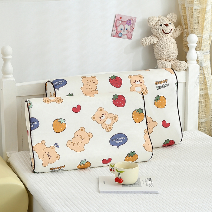 91家纺网 家纺一手货源 找家纺 良佐生活 2023新款A类全棉儿童乳胶枕头枕芯 草莓熊