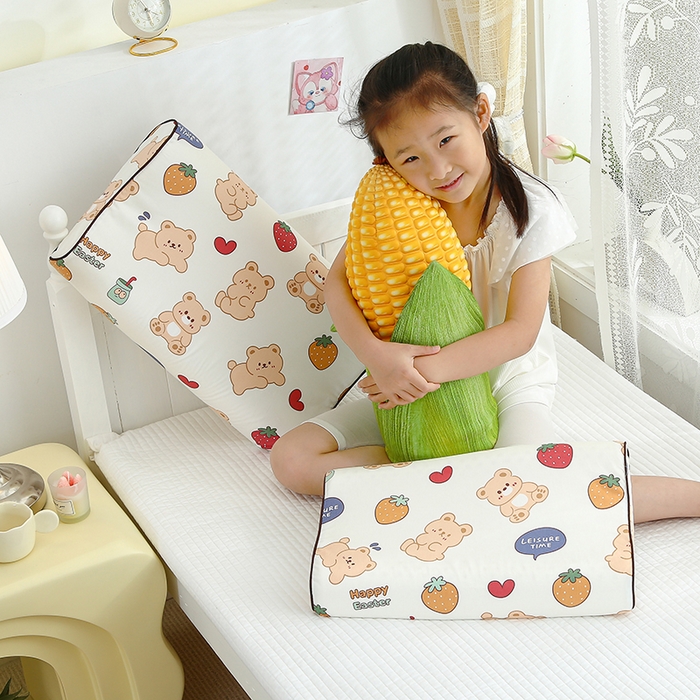 91家纺网 家纺一手货源 找家纺 良佐生活 2023新款A类全棉儿童乳胶枕头枕芯 草莓熊