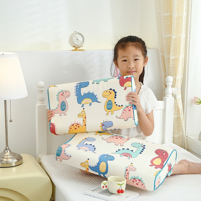 91家纺网 家纺一手货源 找家纺 良佐生活 2023新款A类全棉儿童乳胶枕头枕芯 恐龙战队