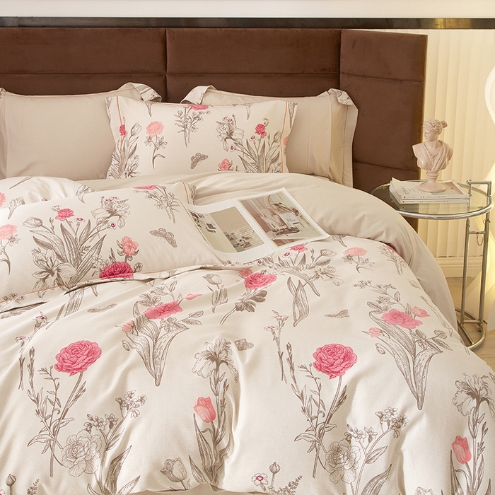 91家纺网 家纺一手货源 找家纺 启航家居 2025直播热款全棉精梳磨毛印花四件套-小资格调系列 娜西-粉