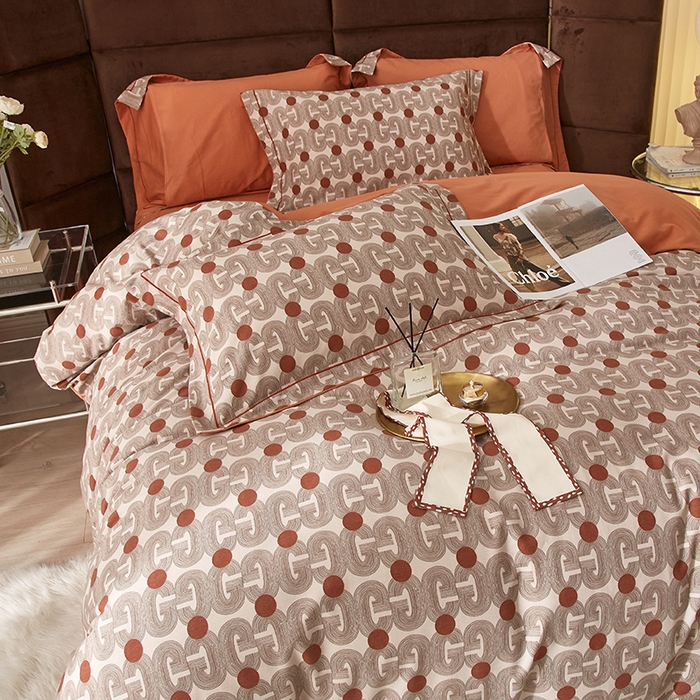 91家纺网 家纺一手货源 找家纺 启航家居 2025直播热款全棉精梳磨毛印花四件套-小资格调系列 拉斐尔红