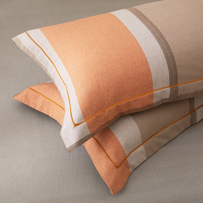 91家纺网 家纺一手货源 找家纺 启航家居 2025直播热款全棉精梳磨毛印花四件套-小资格调系列 灰色情调桔