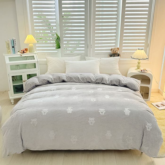 91家纺网 家纺一手货源 找家纺 新款全消光210克婴儿绒宝宝绒压花单被套定做定制尺寸 宝宝绒-灰小熊