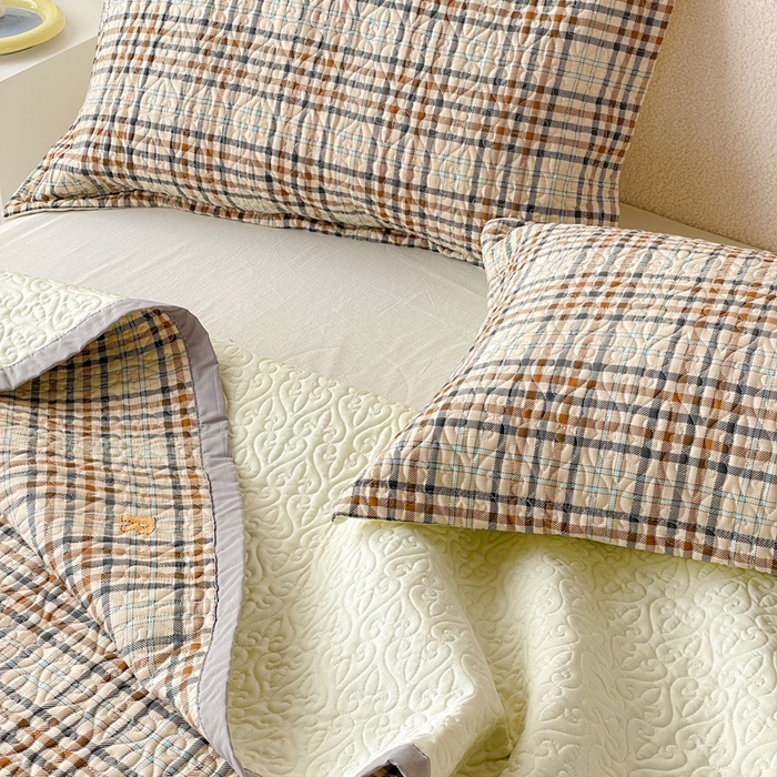 91家纺网 家纺一手货源 找家纺 40支全棉夹棉绗缝13372简约款印花多功能床盖夏被凉席 切尔西