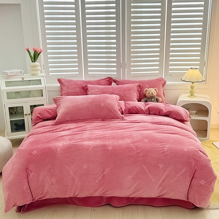 91家纺网 家纺一手货源 找家纺 新款全消光210克婴儿绒宝宝绒压花四件套定制任意尺寸 宝宝绒-豆沙字母