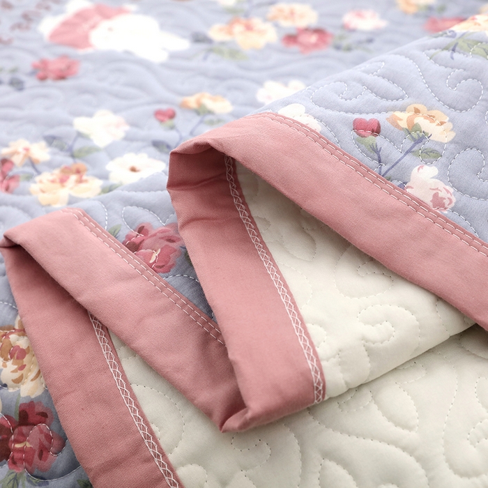 91家纺网 家纺一手货源 找家纺 40支全棉夹棉绗缝13372简约款印花多功能床盖夏被凉席 花兔情缘