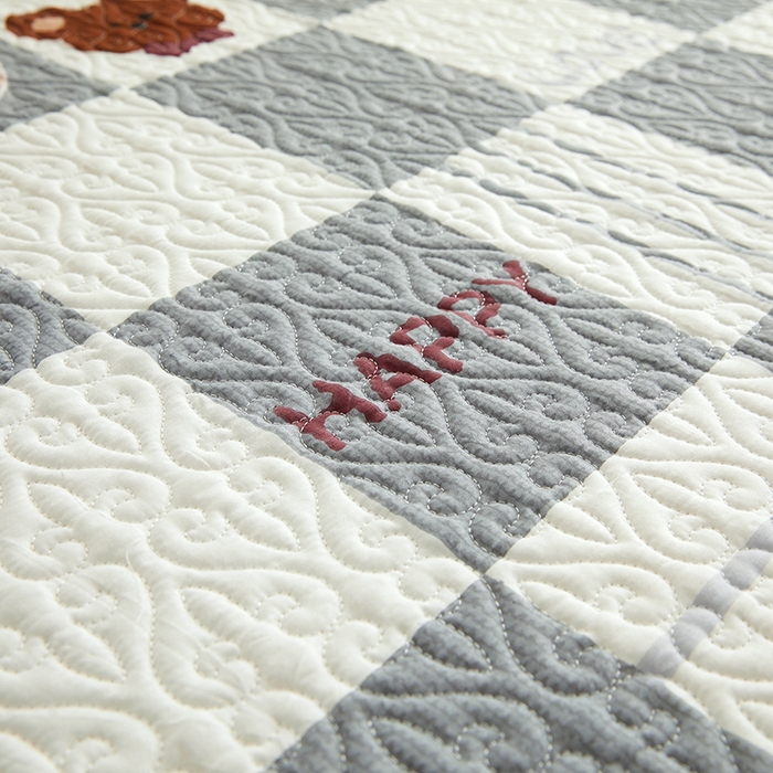 91家纺网 家纺一手货源 找家纺 40支全棉夹棉绗缝13372简约款印花多功能床盖夏被凉席 小熊布奇