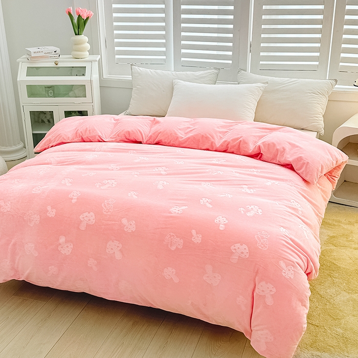 91家纺网 家纺一手货源 找家纺 新款全消光210克婴儿绒宝宝绒压花单被套定做定制尺寸 宝宝绒-粉蘑菇