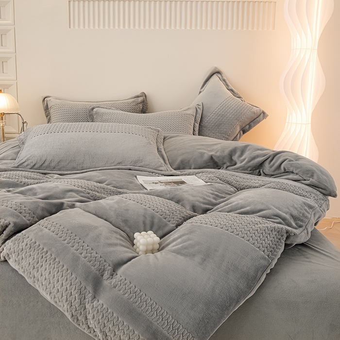 91家纺网 家纺一手货源 找家纺 新品牛奶绒烂花230克四件套可定做 提花灰